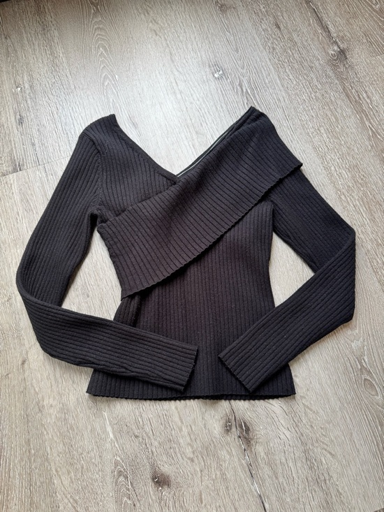 Princess Polly Sweaters - Princess Polly Ribbed Off Shoulder Sweater Top Long Sleeve Foldover Neck M/L